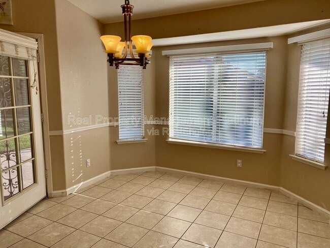 Building Photo - 6684 N Western Ave