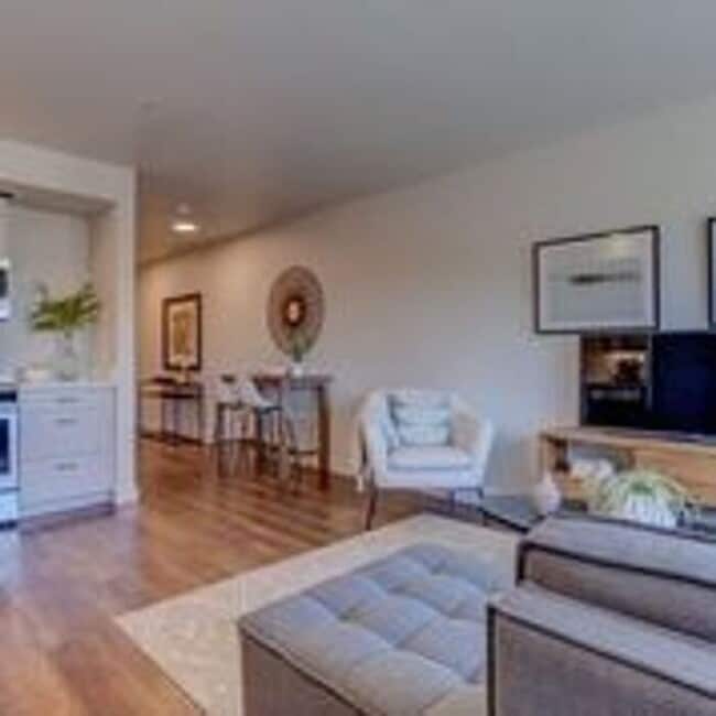 Building Photo - Luxury top floor 2bd in the heart of Sellw...