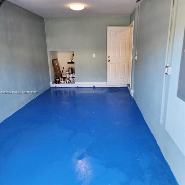 Building Photo - 5331 SW 13th Ct