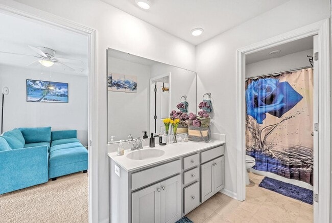 Building Photo - 6 Bedroom, 4.5 Bathroom Home in Cane Bay - Summerville