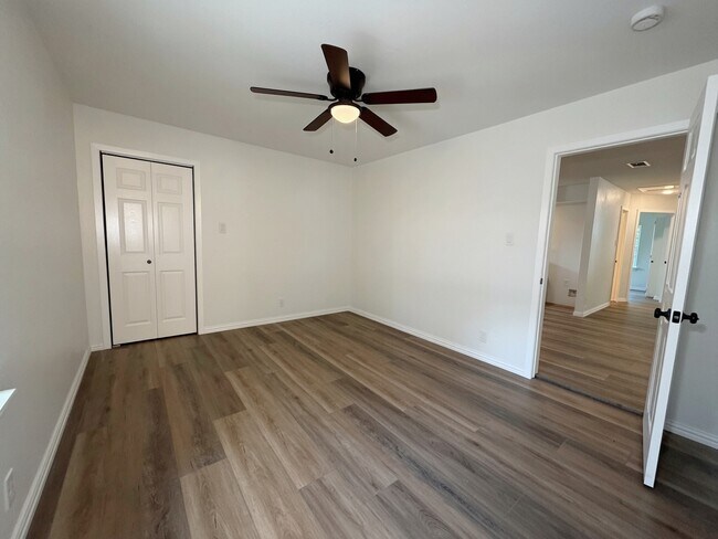 Building Photo - 1108 Park Dr