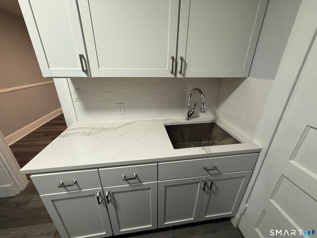 Building Photo - 36 Carver St