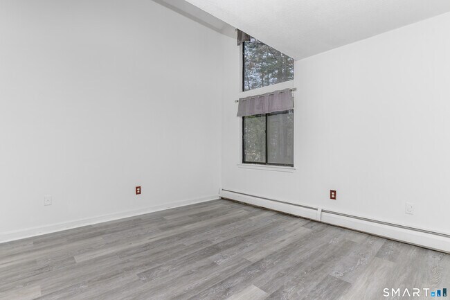 Building Photo - 5 Staunton Ct