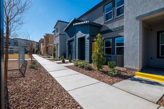 Building Photo - 444 Moonlight Cove Dr