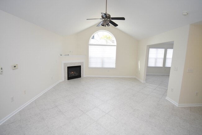 Building Photo - 160 Stonegate Blvd