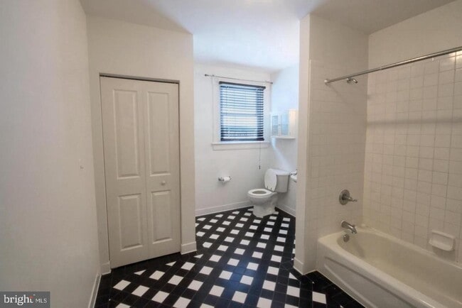 Building Photo - 303 Charles St