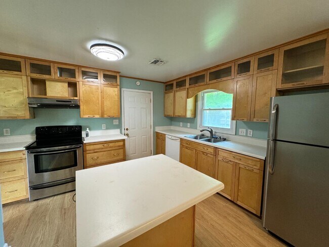 Building Photo - 114 Jackson St