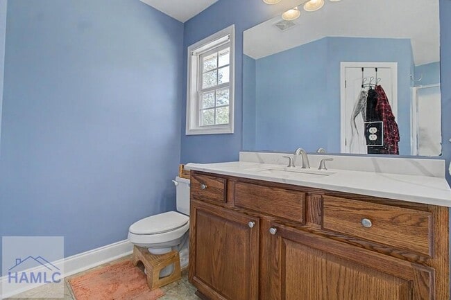 Building Photo - 220 Jackson Ave NE