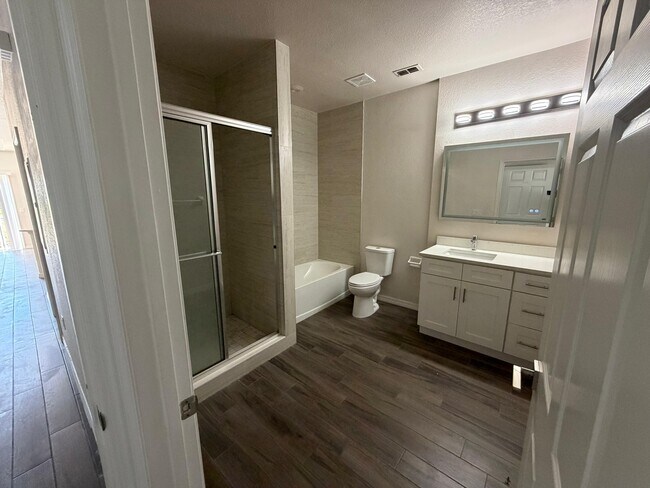 Building Photo - 2003 Claudia Ln