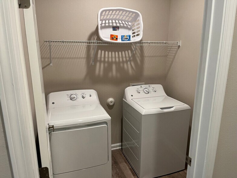 Building Photo - 1591 Millspring Dr