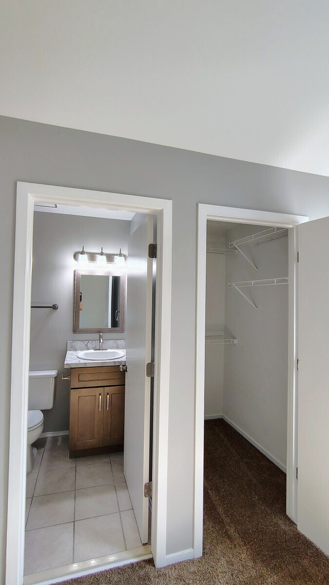 Building Photo - 24757 Bashian Dr