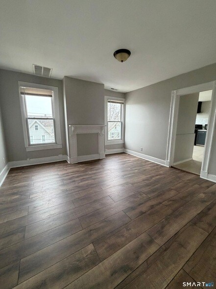 Building Photo - 168 Lloyd St