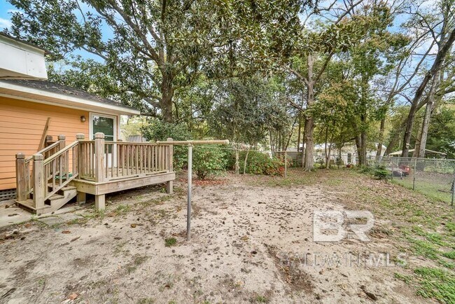 Building Photo - 359 Wisteria St