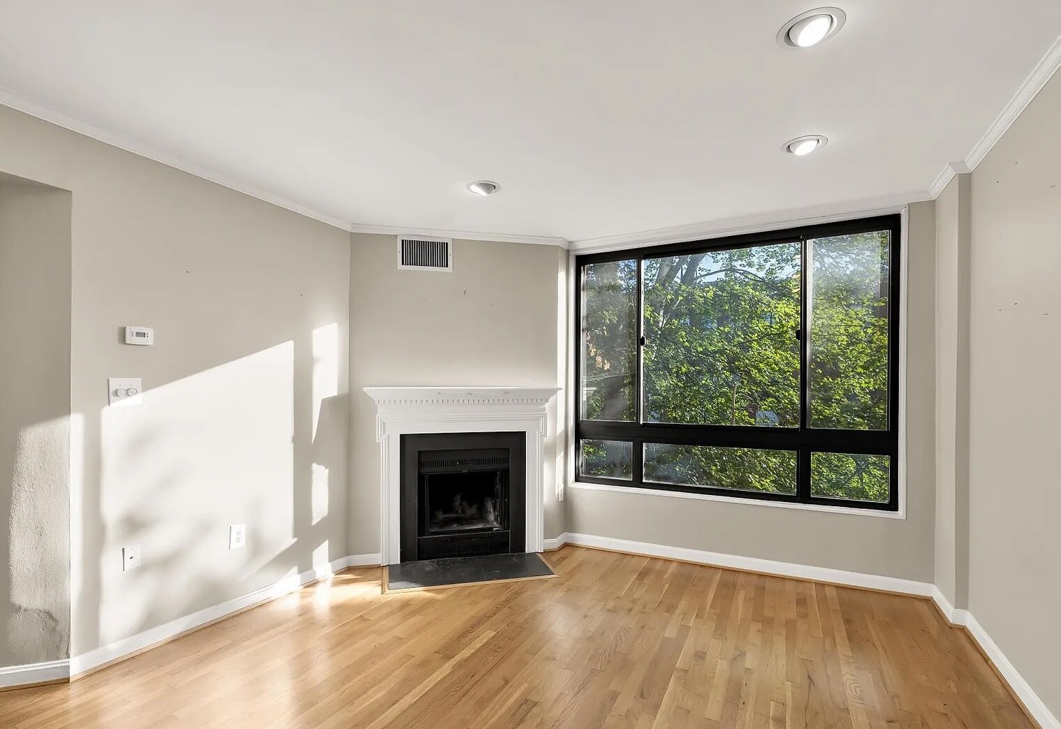 Building Photo - 3825 Davis Pl NW