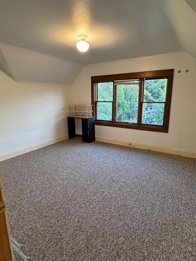 Building Photo - 849 E University Ave