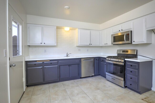 Building Photo - 7395 Freeman Pl