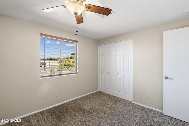 Building Photo - 1525 W El Alba Way