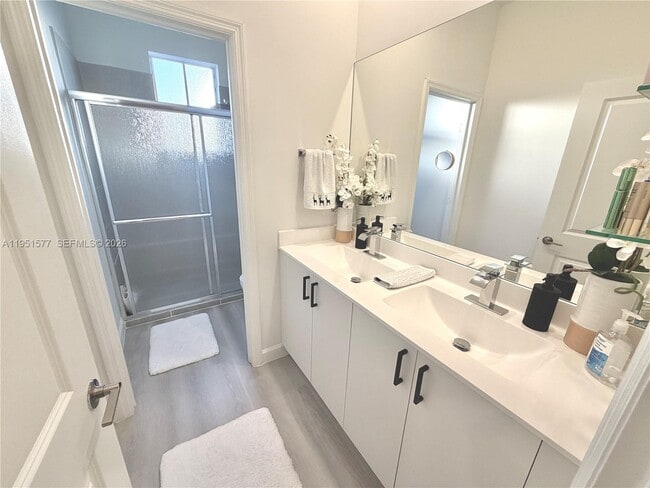 Building Photo - 2661 SE 24th Ct