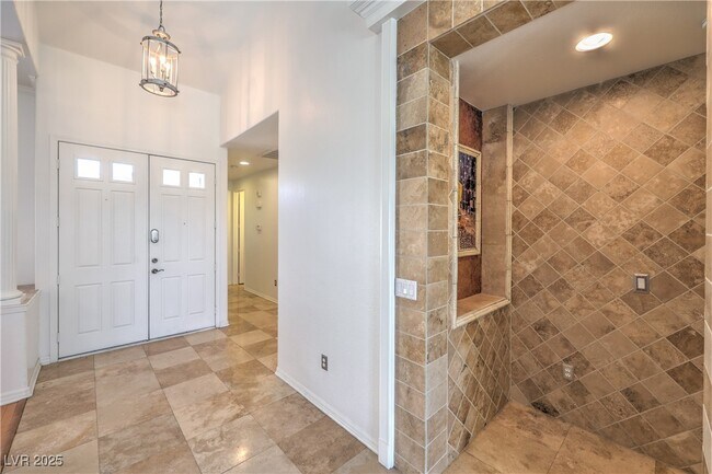 Building Photo - 10227 Sunset Gardens Dr