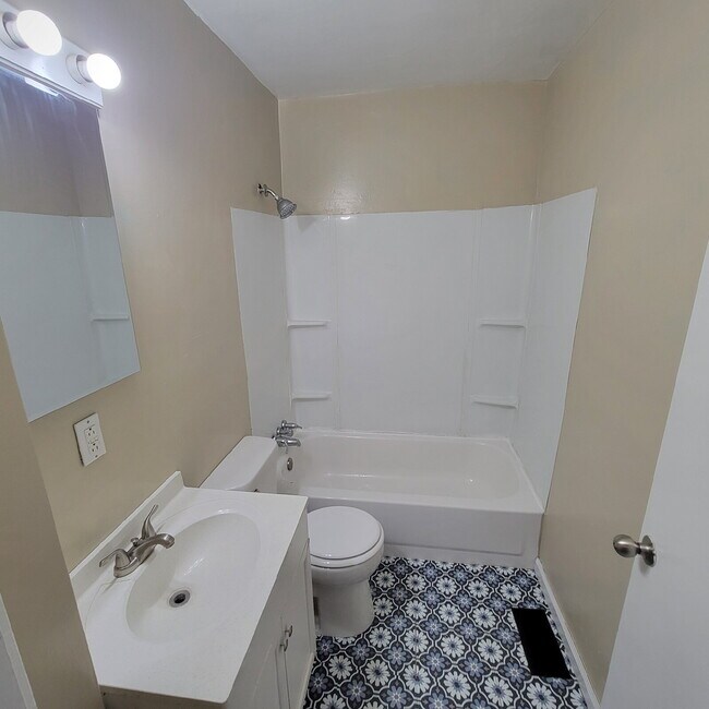 Building Photo - Christian Park area 2BR House for LEASE!