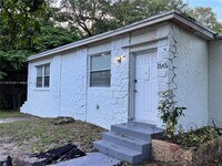 Building Photo - 1565 NE 141st St