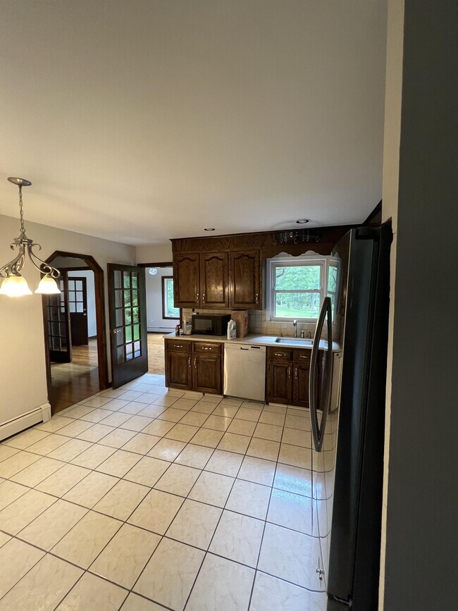 Building Photo - 1040 Daniels Farm Rd