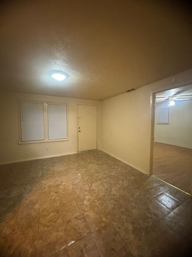 Building Photo - Spacious home in Clyde