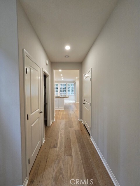 Building Photo - 40 Bianco