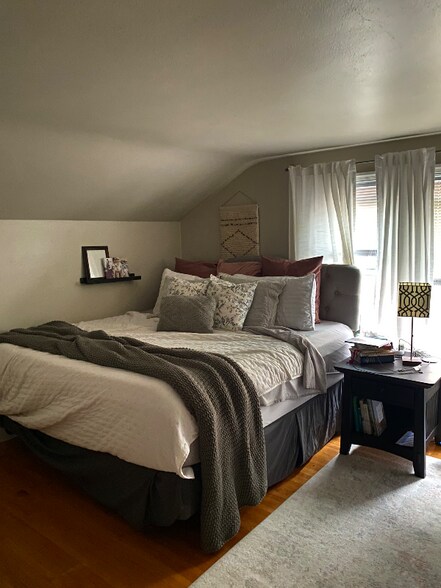 Building Photo - 418 Paris Ave