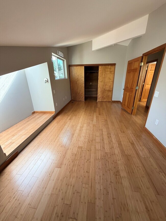 Building Photo - Spacious Home with Office, Studio, Workshop - Endless Possibilities!