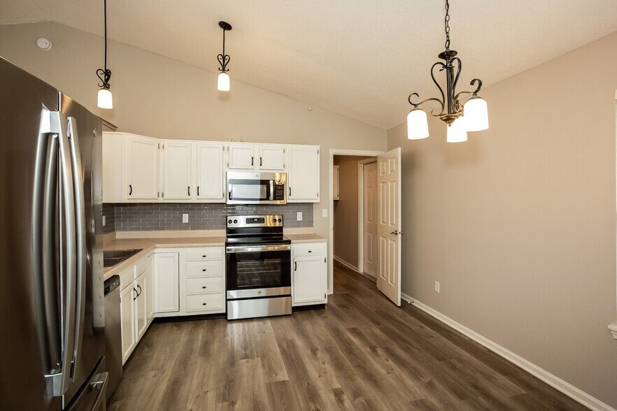 Building Photo - 8438 Kousa Dr