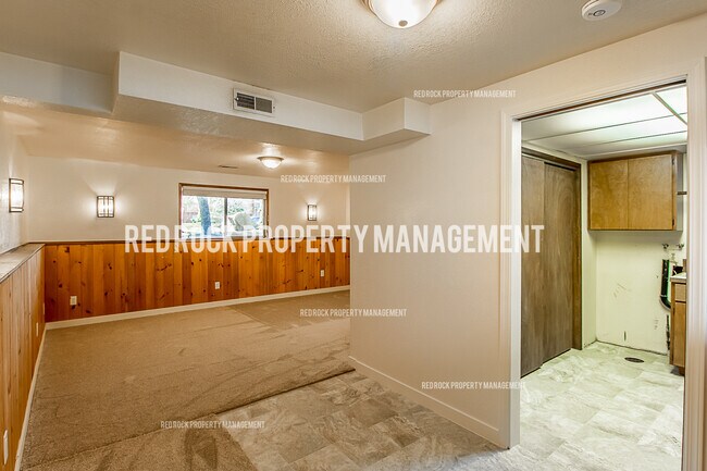 Building Photo - 13817 E 5th Ct