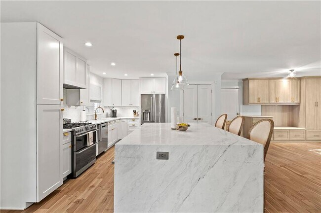 Building Photo - 4820 Powers Ferry Rd NW