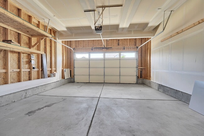 Building Photo - $3,125.00 - 4 Bedroom, 3.5 Bathroom, Singl...