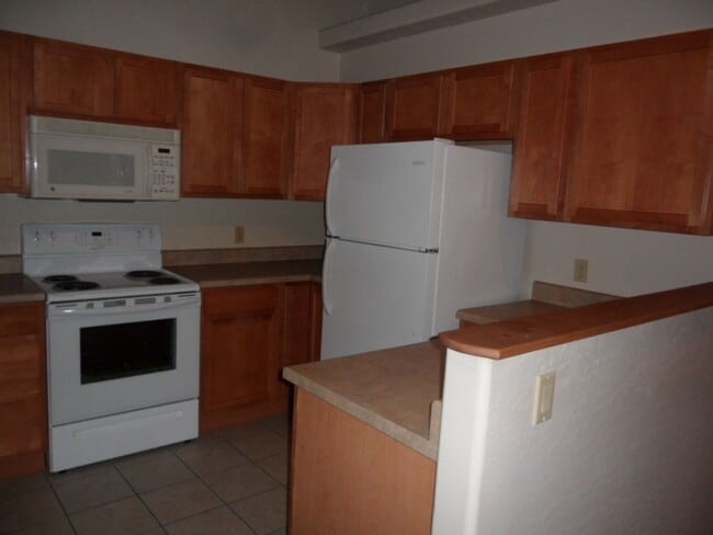 Building Photo - 2 bed / 2 bath - 2 car attached garage