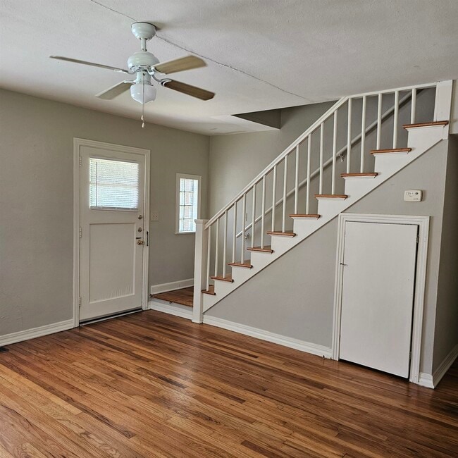 Building Photo - 124 S Franklin Blvd