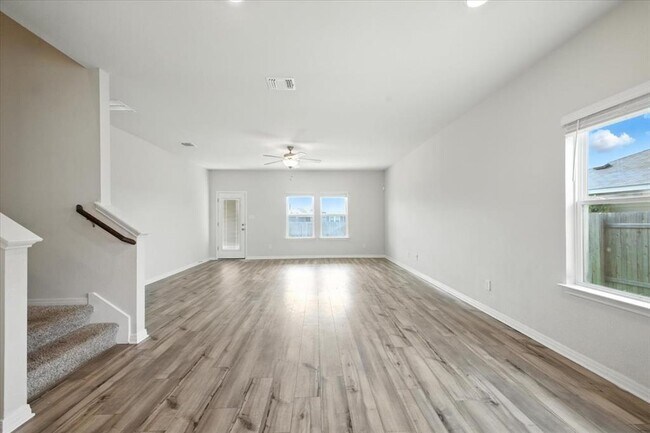 Building Photo - 104 Capella Wy