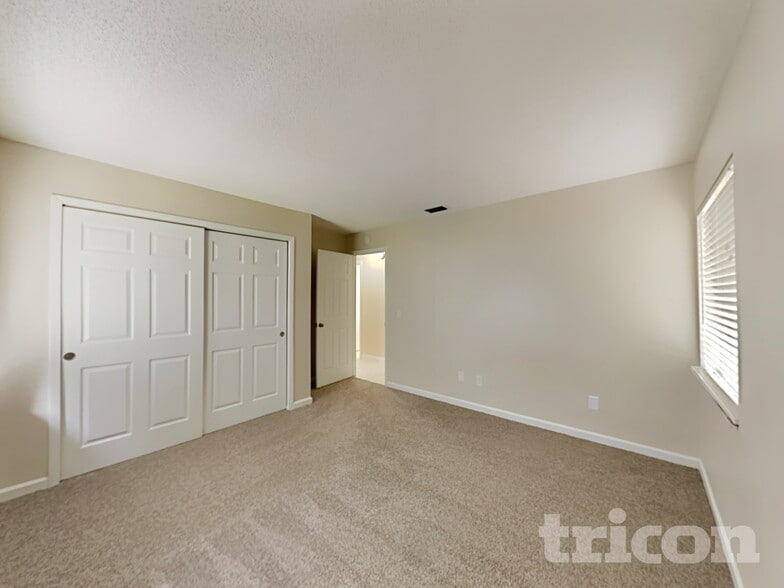 Building Photo - 260 12 League Cir