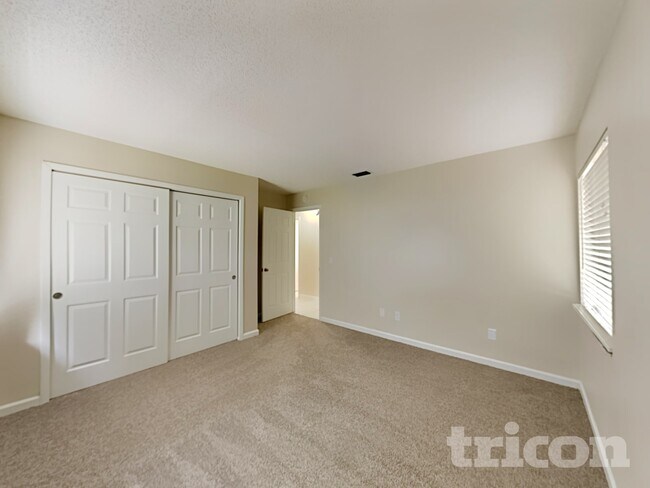 Building Photo - 260 12 League Cir