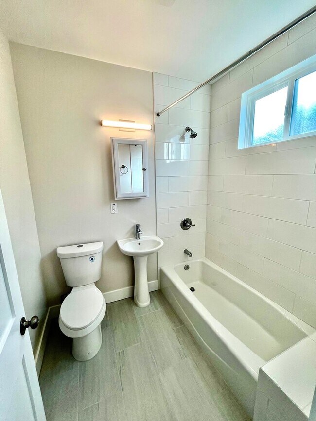 Building Photo - SPECTACULAR, COMPLETELY RENOVATED 2 BED/1 BATH FULLY!!!