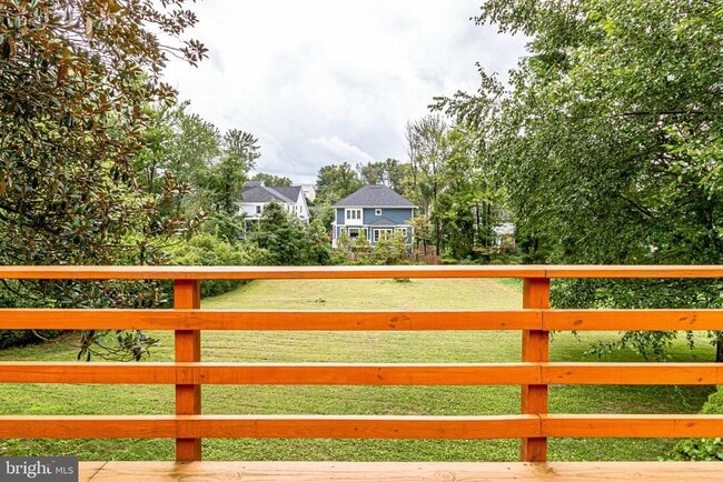 Building Photo - 6525 Byrnes Dr