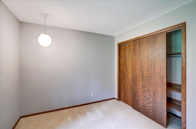 Building Photo - Parkwood Hills – Spacious 4 Bedroom, 3 Bat...