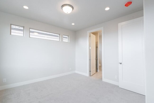 Building Photo - Beautiful New 3 Bedroom Home in Brio
