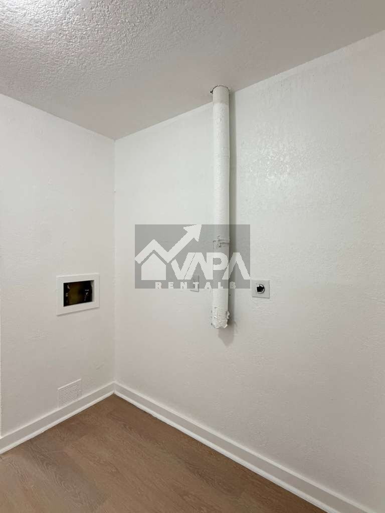Building Photo - 9315 Cliff Way St