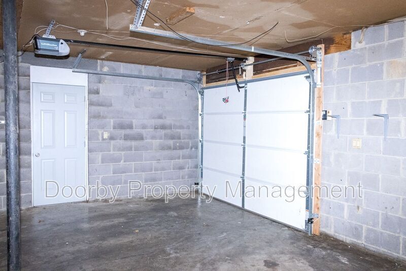 Building Photo - 6216 Shawtee Ln