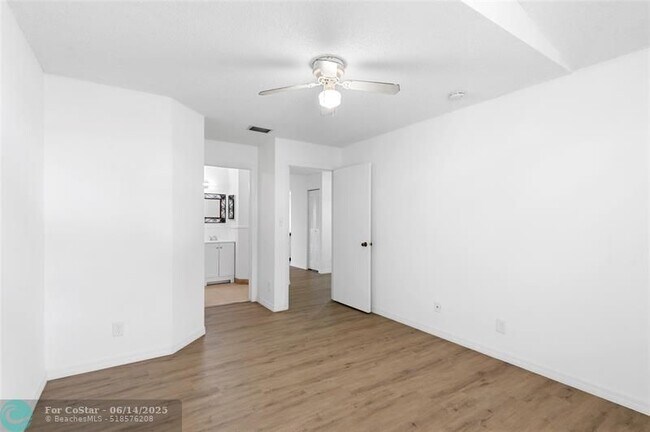 Building Photo - 1084 Coral Club Dr