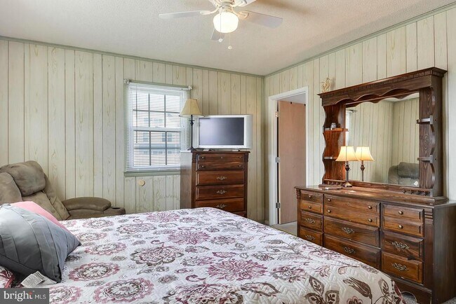 Building Photo - 19948 Church St