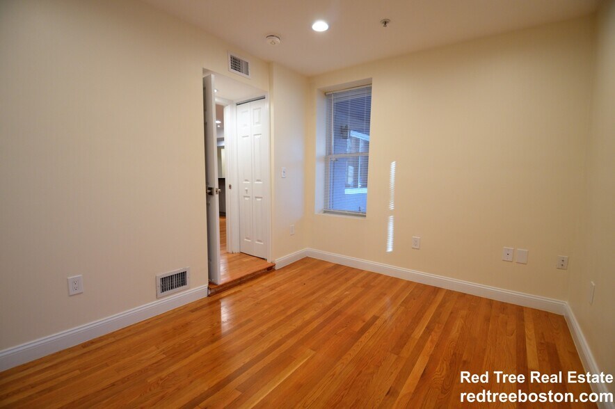 Building Photo - 1815 Beacon St
