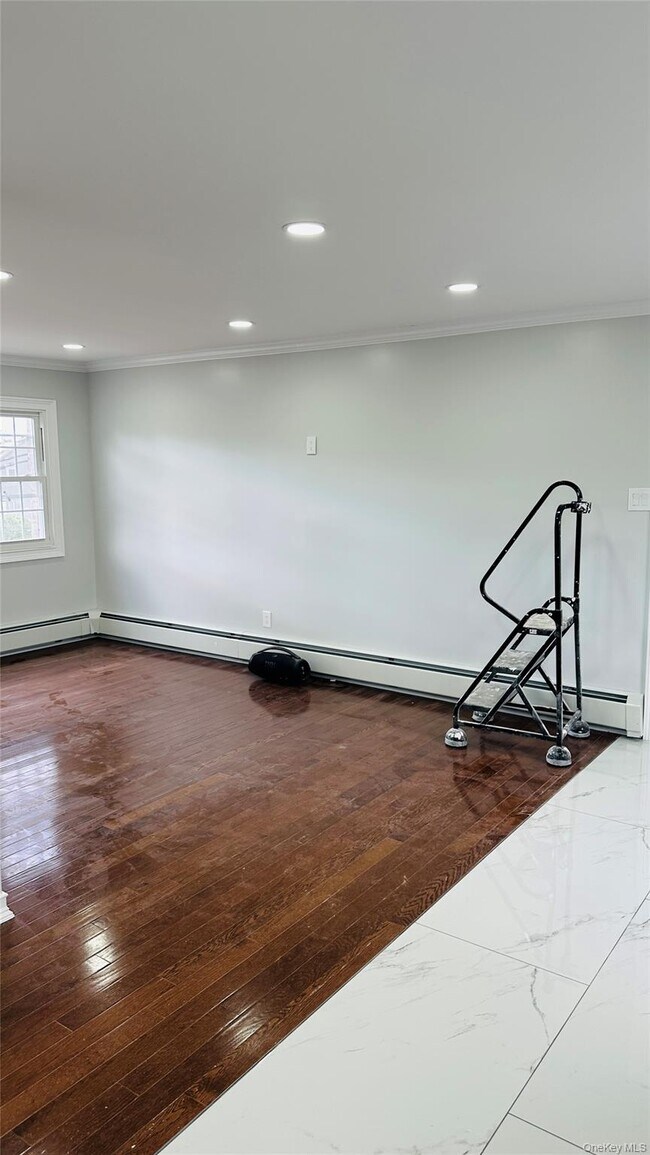 Building Photo - 3013 Lawrence Dr