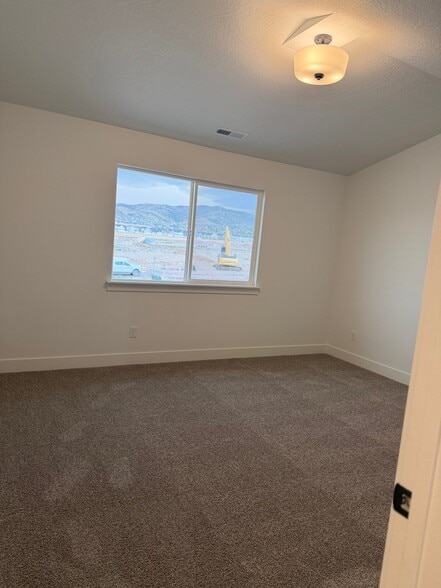 Building Photo - 4387 Templar Dr